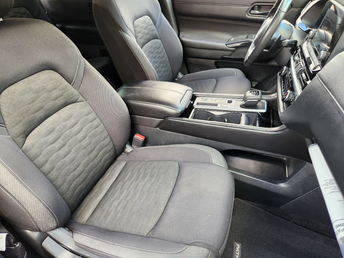 Used 2025 Nissan Pathfinder SV w/ Black Appearance Package FWD image 26