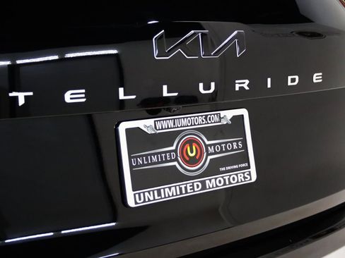 Used 2023 Kia Telluride S image 10