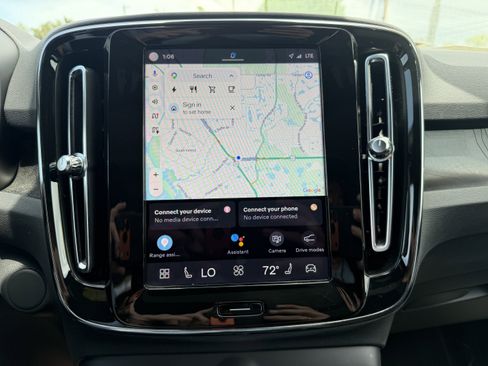 Used 2023 Volvo XC40 Recharge Plus w/ Protection Package Premier AWD/4WD image 22