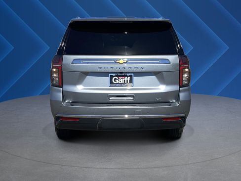 Used 2024 Chevrolet Suburban LT RWD image 4