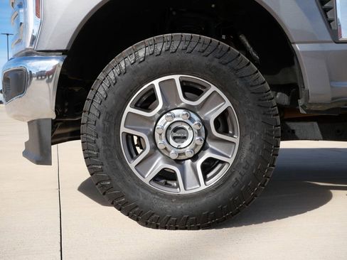 Certified 2025 Ford F250 Lariat w/ FX4 Off-Road Package image 11