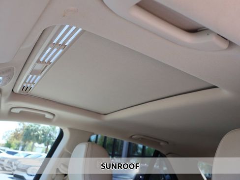 Used 2021 Mercedes-Benz GLE 450 4MATIC w/ AMG Line Exterior image 4