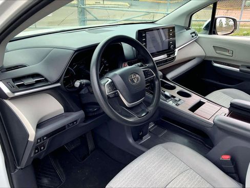 Used 2021 Toyota Sienna LE image 16