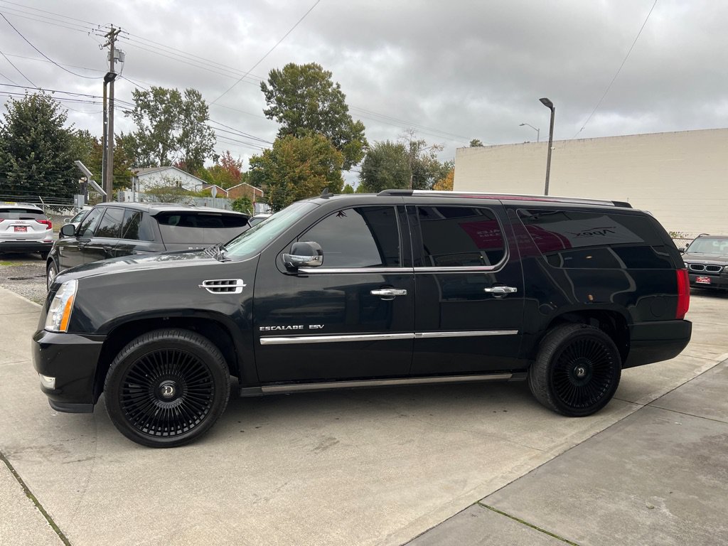 Used 2013 Cadillac Escalade ESV Luxury RWD image 4