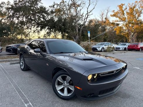 Used 2019 Dodge Challenger SXT image 5