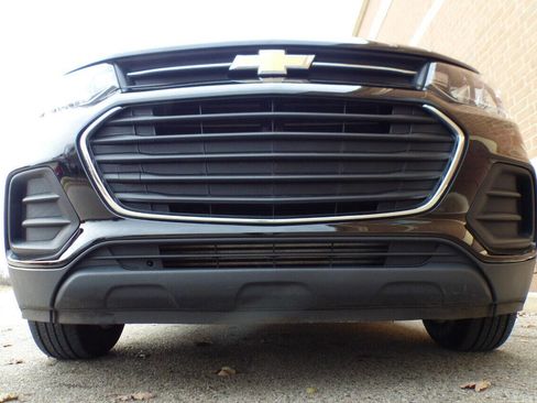 Used 2019 Chevrolet Trax LS image 34