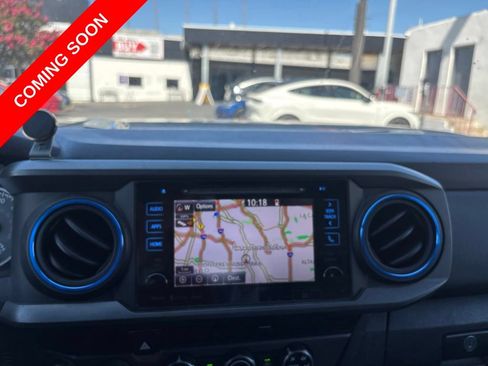Used 2017 Toyota Tacoma TRD Off-Road AWD/4WD image 22