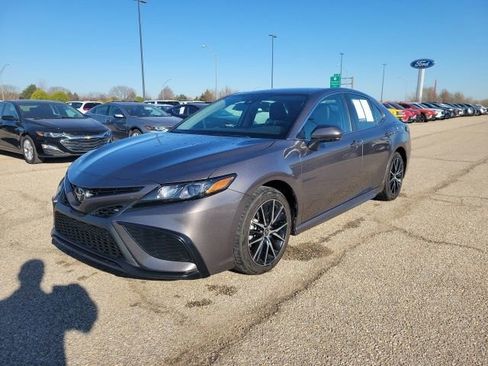 Used 2024 Toyota Camry SE image 17