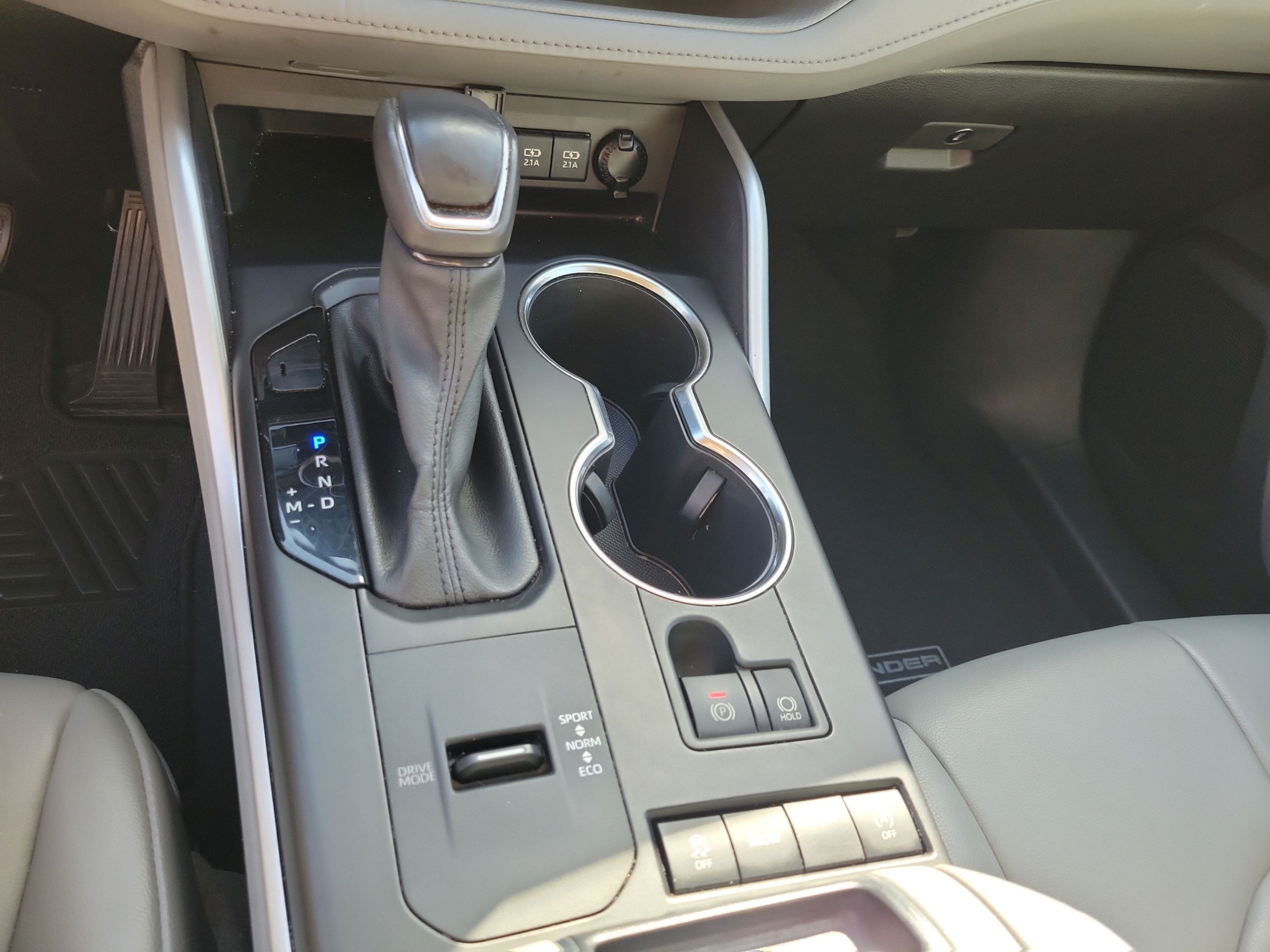 Used 2021 Toyota Highlander XLE FWD image 19