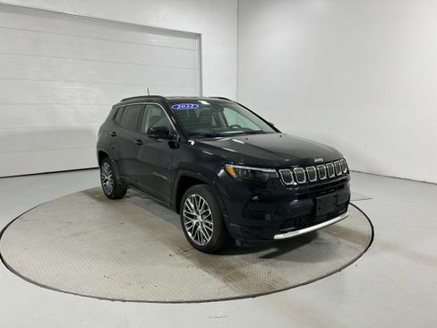 Used 2022 Jeep Compass Limited w/ Elite Group AWD/4WD image 2