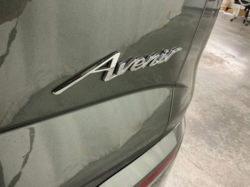 Used 2023 Buick Enclave Avenir w/ Avenir Technology Package image 7