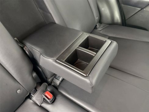 Used 2018 Toyota RAV4 SE image 42