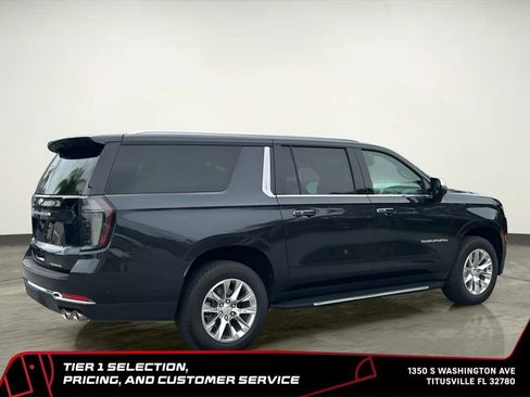 Used 2025 Chevrolet Suburban Premier RWD image 11