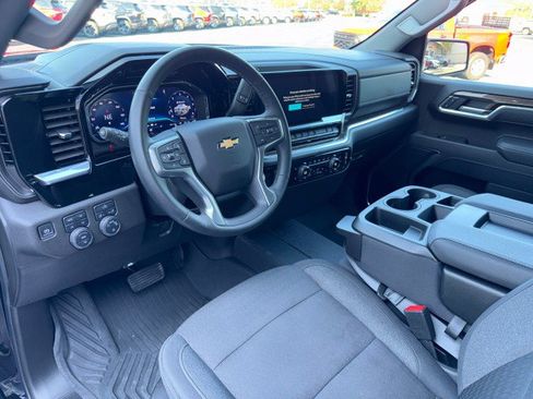 Used 2025 Chevrolet Silverado 1500 LT AWD/4WD image 17