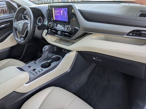 Used 2023 Toyota Highlander XLE image 35