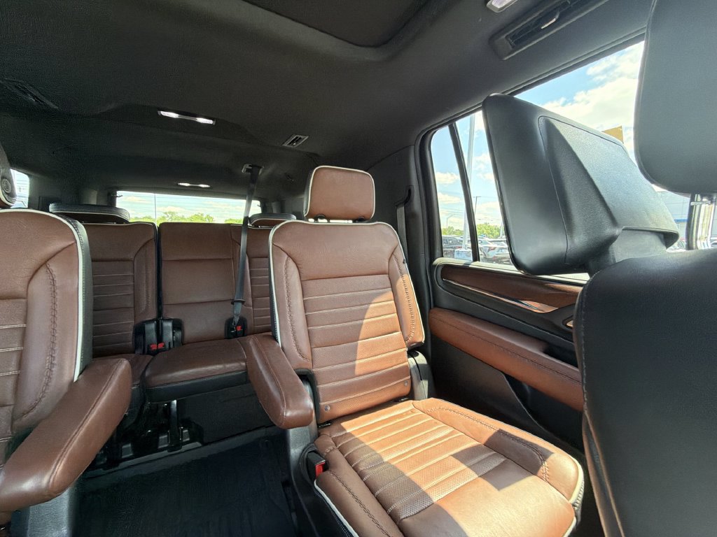 Used 2023 GMC Yukon XL Denali Ultimate AWD/4WD image 14