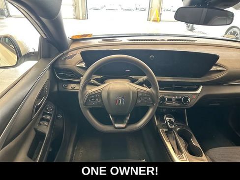 Used 2024 Buick Envista Preferred w/ Convenience II Package FWD image 2