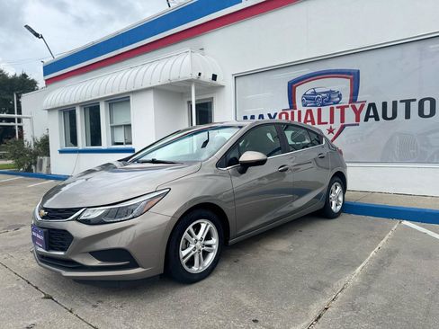 Used 2018 Chevrolet Cruze LT w/ Convenience Package FWD image 14