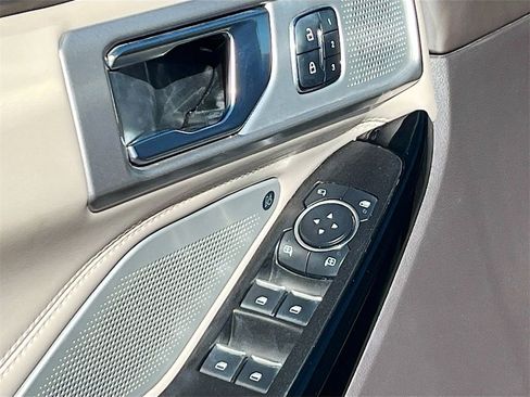 Used 2022 Ford Explorer Platinum w/ Equipment Group 601A image 18