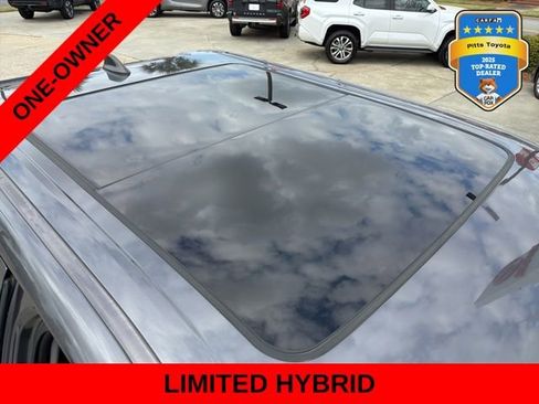 Used 2024 Toyota Tundra Limited w/ Power Package image 12