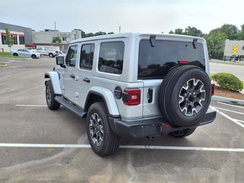 Used 2024 Jeep Wrangler Unlimited Sahara w/ Technology Group AWD/4WD image 28