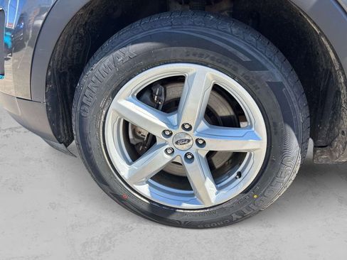 Used 2017 Ford Explorer XLT AWD/4WD image 7