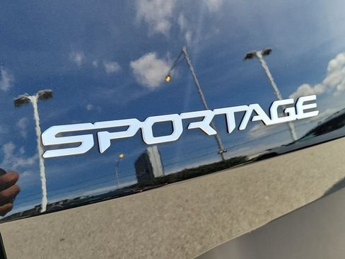Used 2023 Kia Sportage LX AWD/4WD image 5