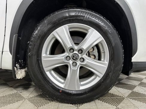 Certified 2023 Toyota Highlander LE image 9