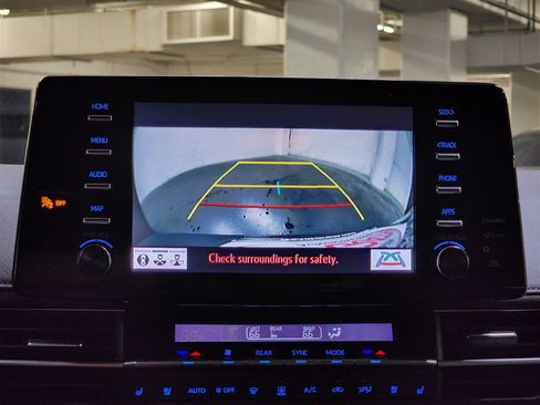 Used 2021 Toyota Sienna Platinum AWD/4WD image 30