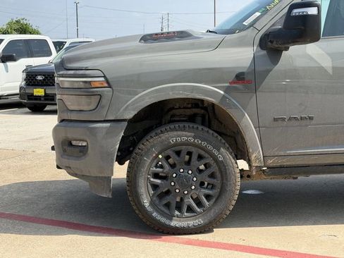 New 2026 RAM 2500 Limited AWD/4WD image 9