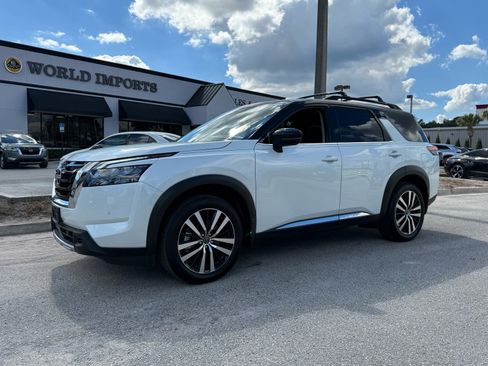 Used 2025 Nissan Pathfinder Platinum image 8
