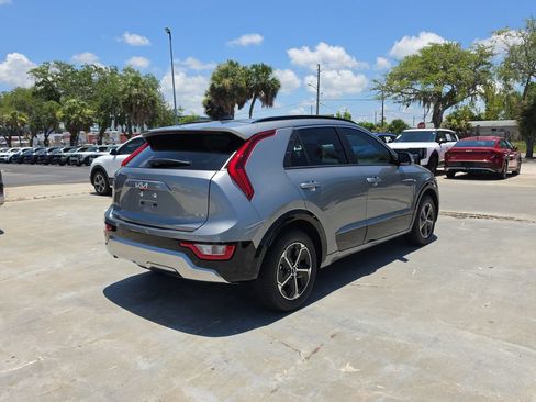 New 2026 Kia Niro FWD image 8