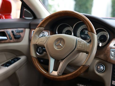 Used 2014 Mercedes-Benz CLS 550 4MATIC w/ Premium 1 Package image 32
