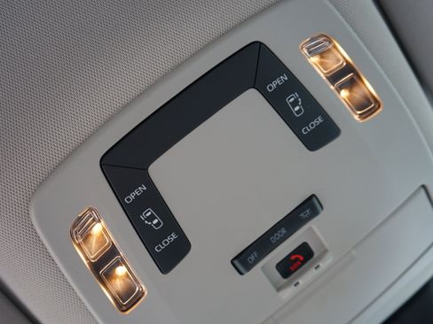 Used 2021 Toyota Sienna LE image 21