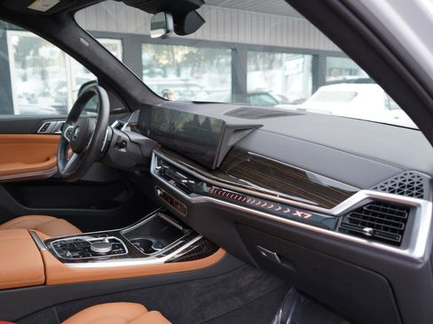 Used 2025 BMW X7 xDrive40i w/ M Sport Package image 82