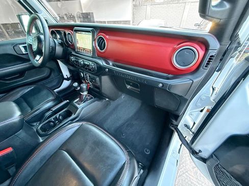 Used 2023 Jeep Wrangler Unlimited Rubicon w/ Cold Weather Group AWD/4WD image 33