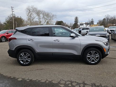 Certified 2022 Kia Seltos LX image 8