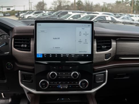 Used 2024 Ford Expedition Limited image 23