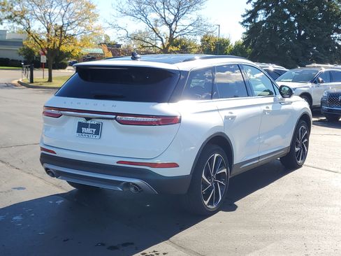 New 2026 Lincoln Corsair Reserve image 4