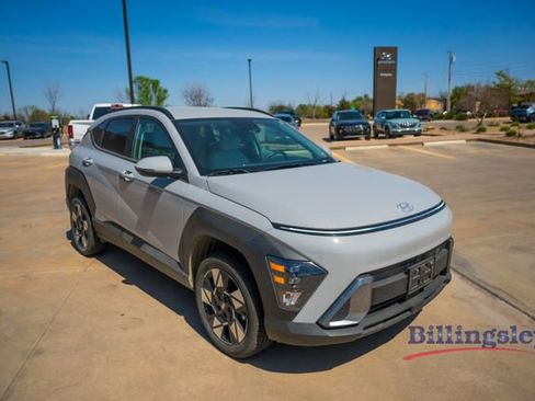 Used 2025 Hyundai Kona SEL image 7