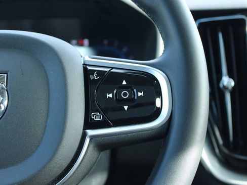 Used 2025 Volvo XC60 B5 Plus image 26