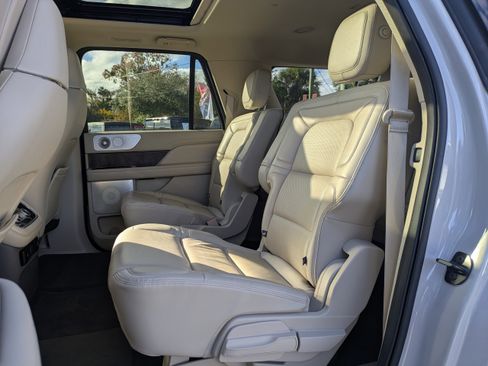 Used 2020 Lincoln Navigator L Reserve w/ Luxury Package image 10