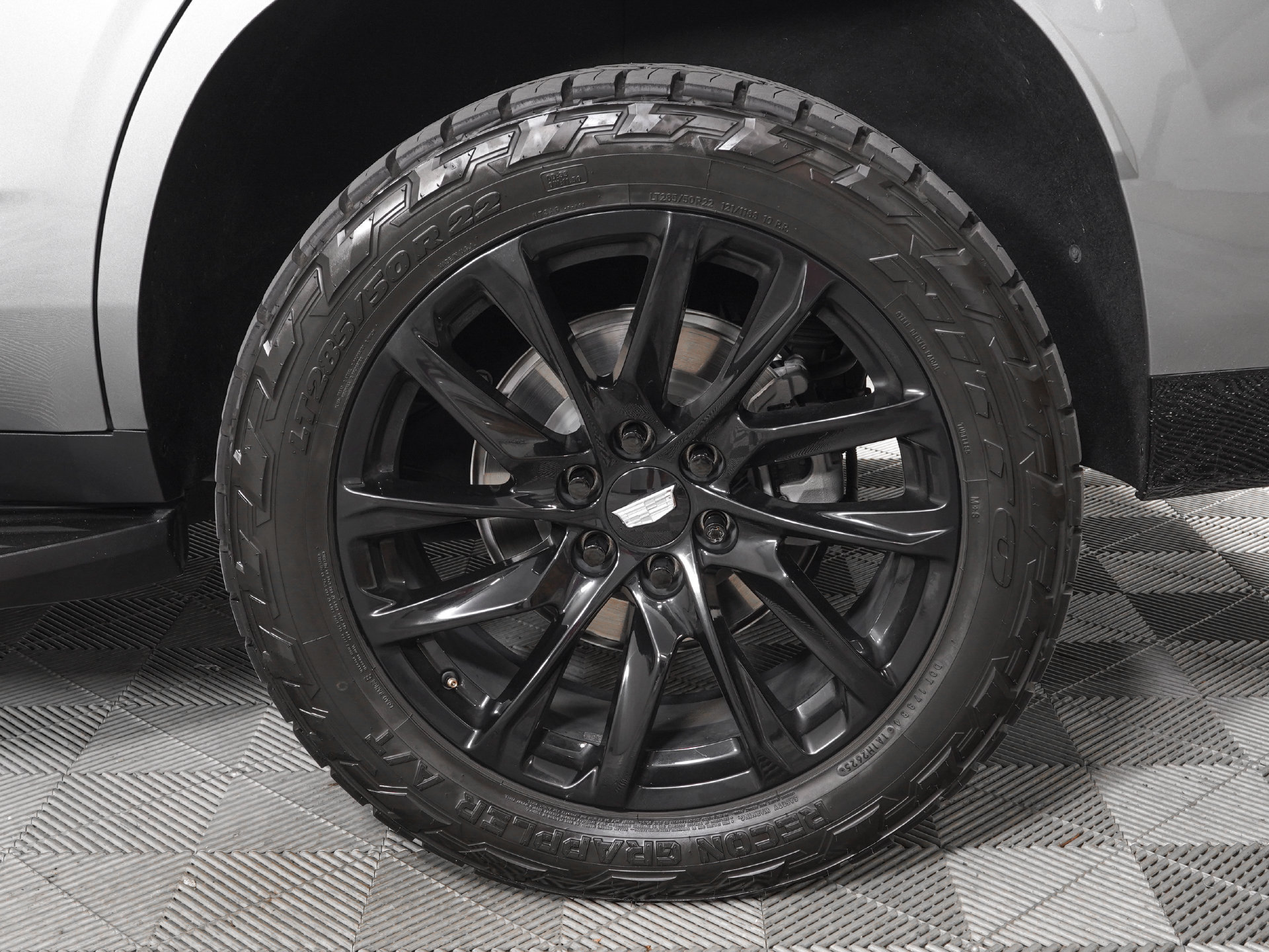 Used 2023 Cadillac Escalade Sport w/ LPO, ONYX Package AWD/4WD image 34
