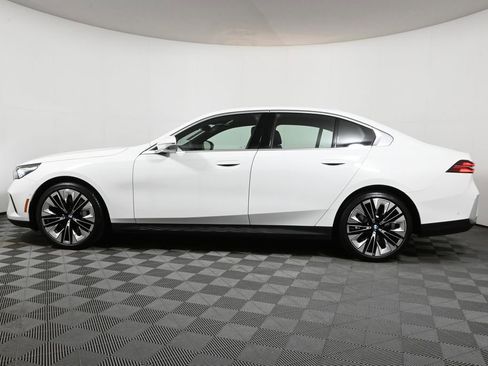 Used 2026 BMW 530i xDrive w/ Premium Package image 2