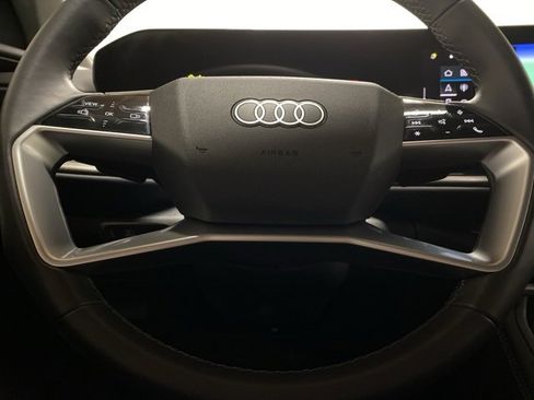 Used 2025 Audi Q5 Premium w/ Convenience Package image 38