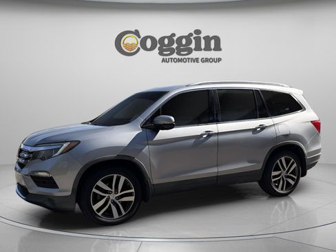 Certified 2017 Honda Pilot Touring image 1