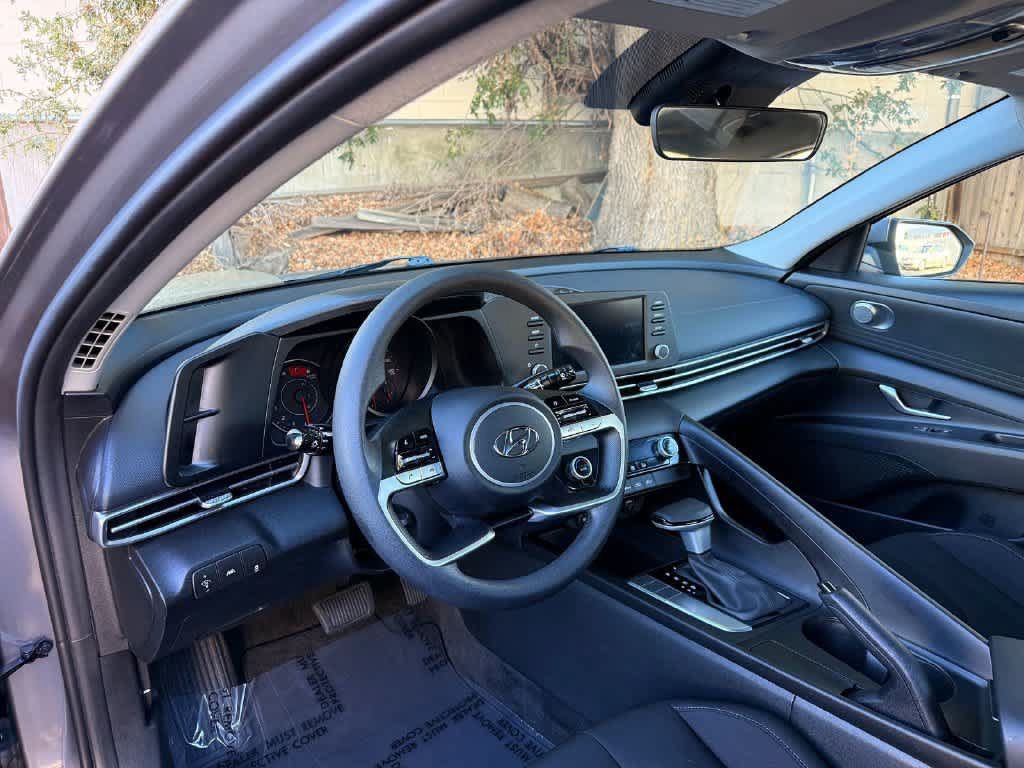 Used 2023 Hyundai Elantra SEL w/ Cargo Package FWD image 2