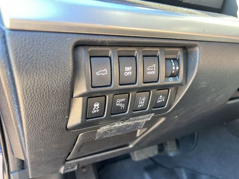 Used 2017 Subaru Outback 3.6R Touring image 38