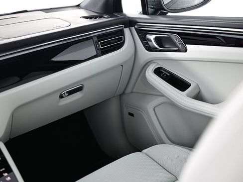 New 2026 Porsche Macan image 31