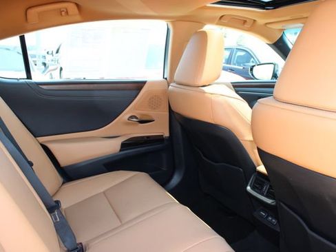 Certified 2024 Lexus ES 300h w/ Premium Package FWD image 7